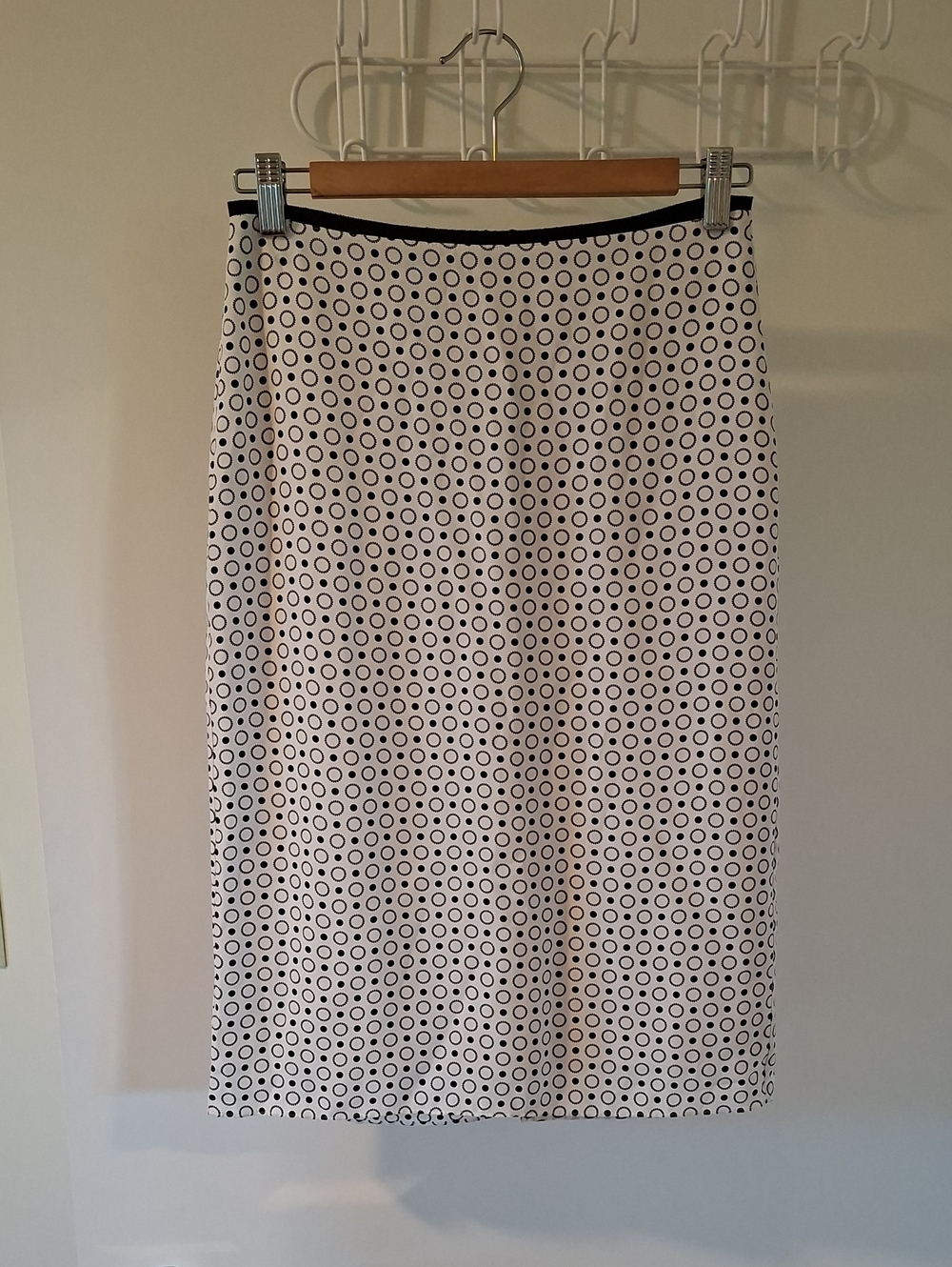 Wilfred 100% Silk "Isadora" Slip Skirt in White & Black Polka Dots (Size US 2) - Picture 3 of 8